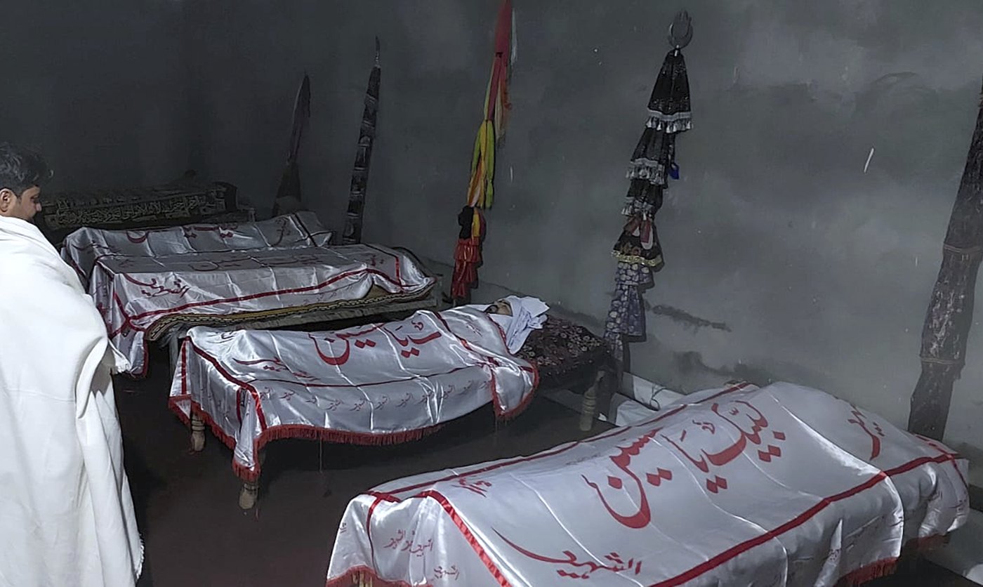 Pakistani city mourns 42 Shiite Muslims who were ambushed and killed in a gun attack | iNFOnews.ca Pakistani city mourns 42 Shiite Muslims who were ambushed and killed in a gun attack | iNFOnews.ca