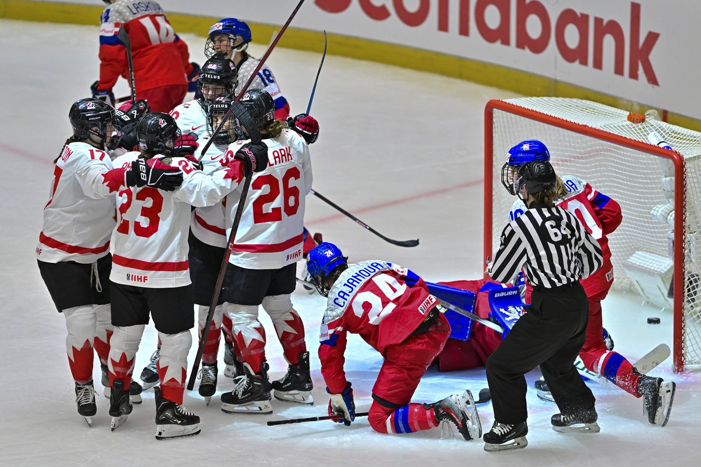 Canada turns page on women's world hockey prelims with 7-1 win over host Czechs | iNFOnews.ca