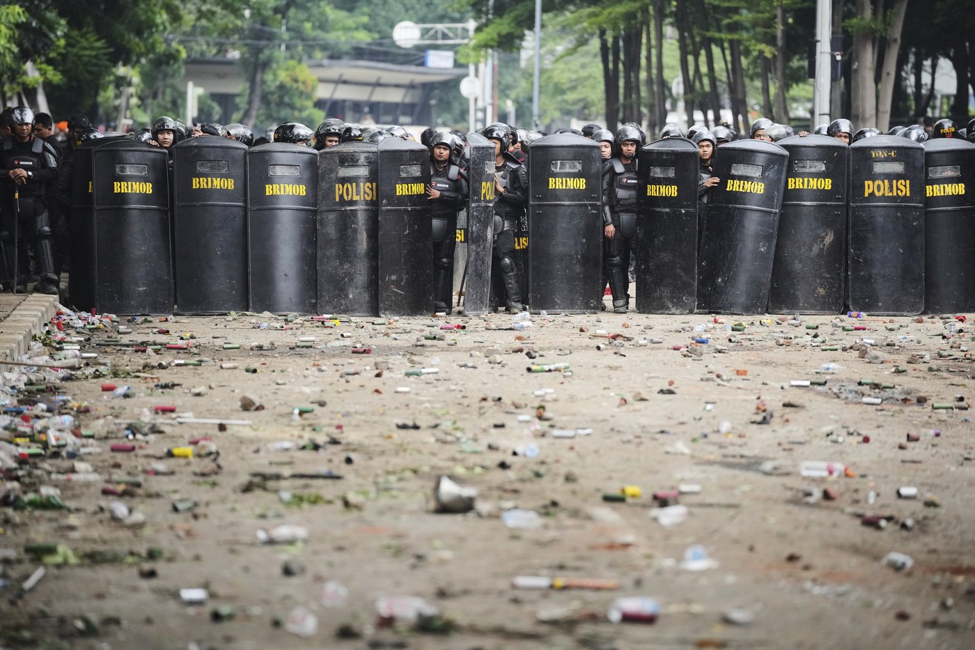 Photos of violent clashes between riot police and protesters in Indonesia | iNFOnews.ca