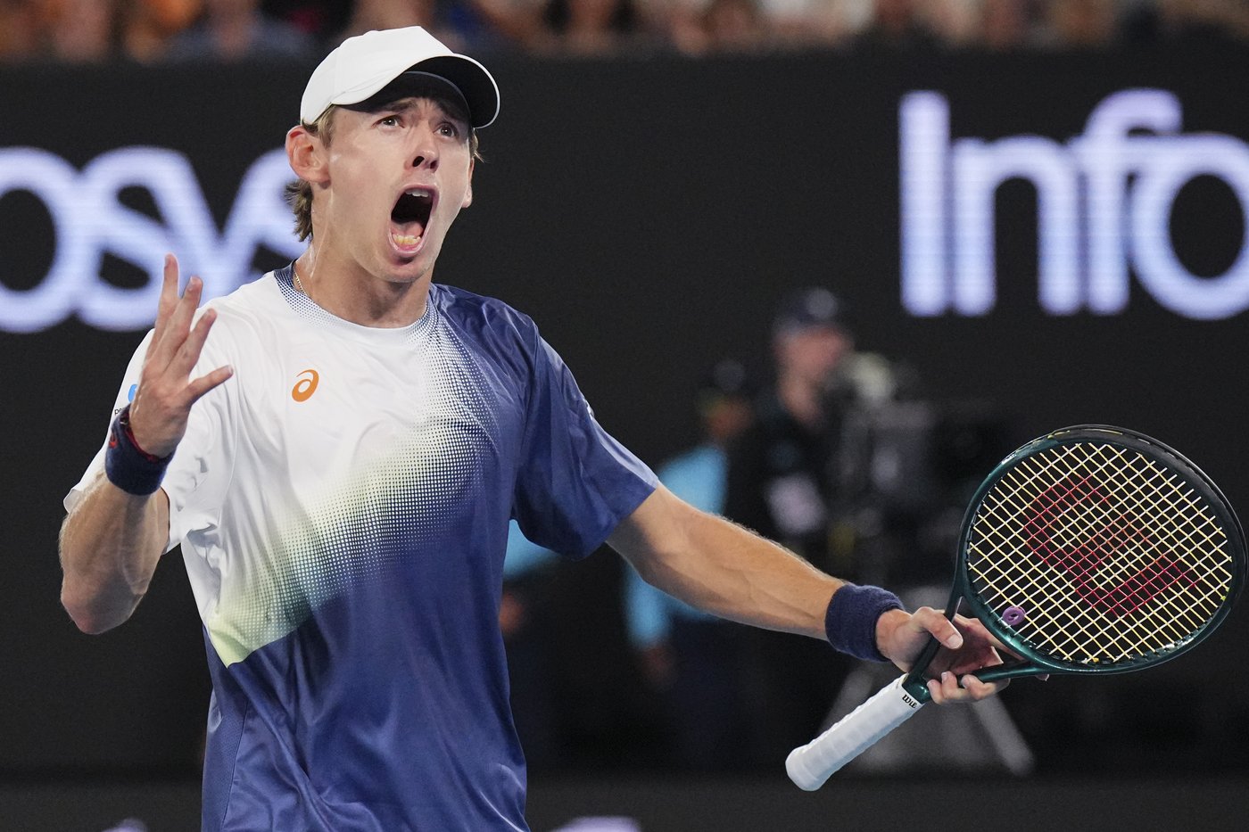 Jannik Sinner gets past Holger Rune at the Australian Open in a match with net and medical delays | iNFOnews.ca