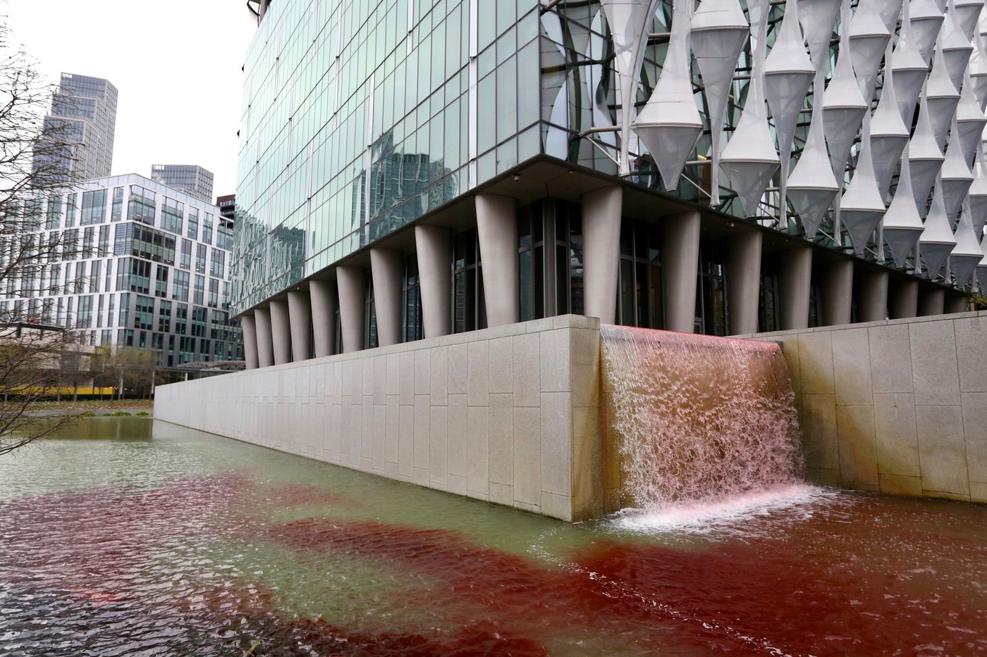 Greenpeace activists arrested in London after red dye poured into US Embassy pond | iNFOnews.ca