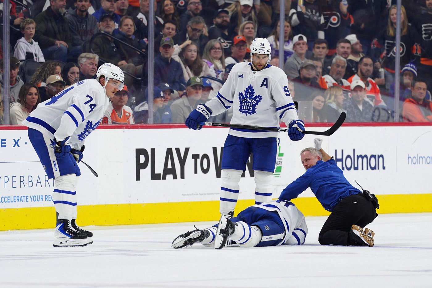 Matthews, Tavares lead Leafs past Flyers 5-2; Tanev stretchered off after collision | iNFOnews.ca