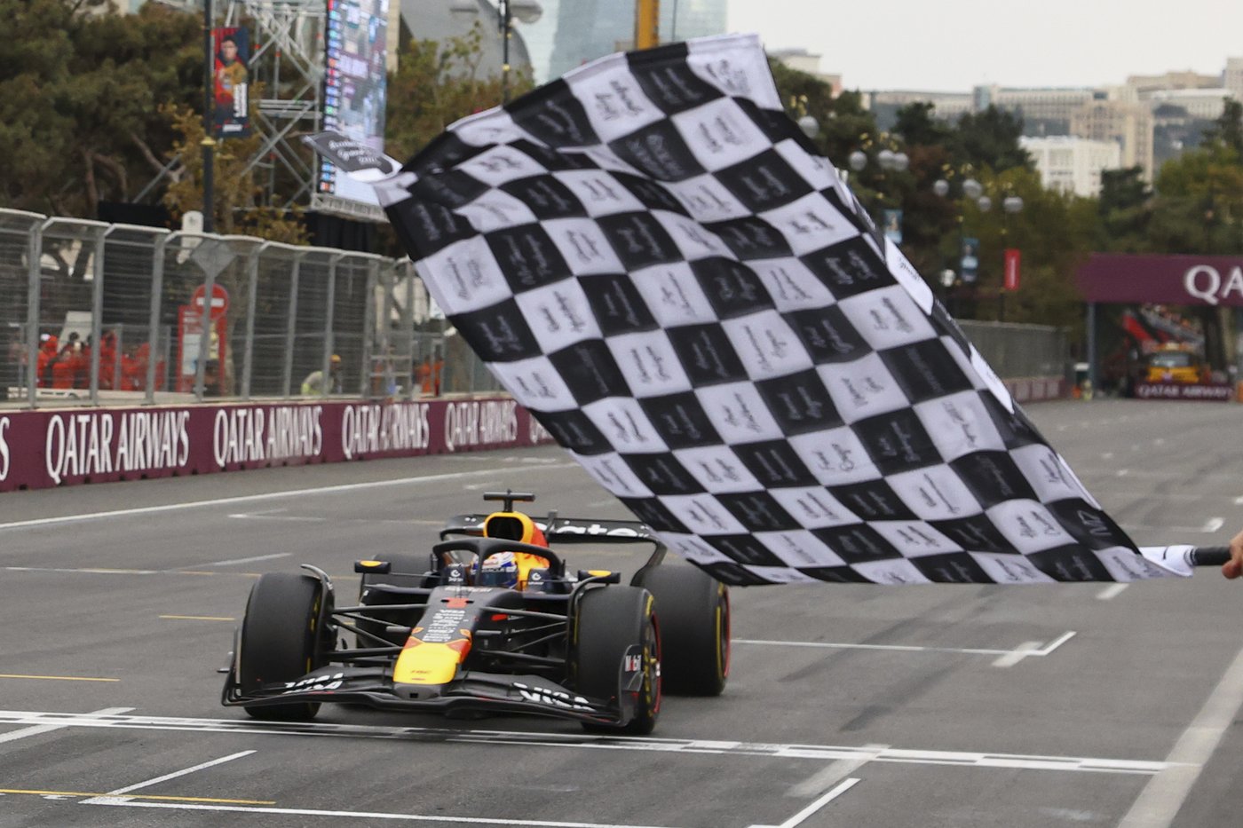 Max Verstappen wins F1's Azerbaijan GP after Oscar Piastri crashes on lap 1 | iNFOnews.ca