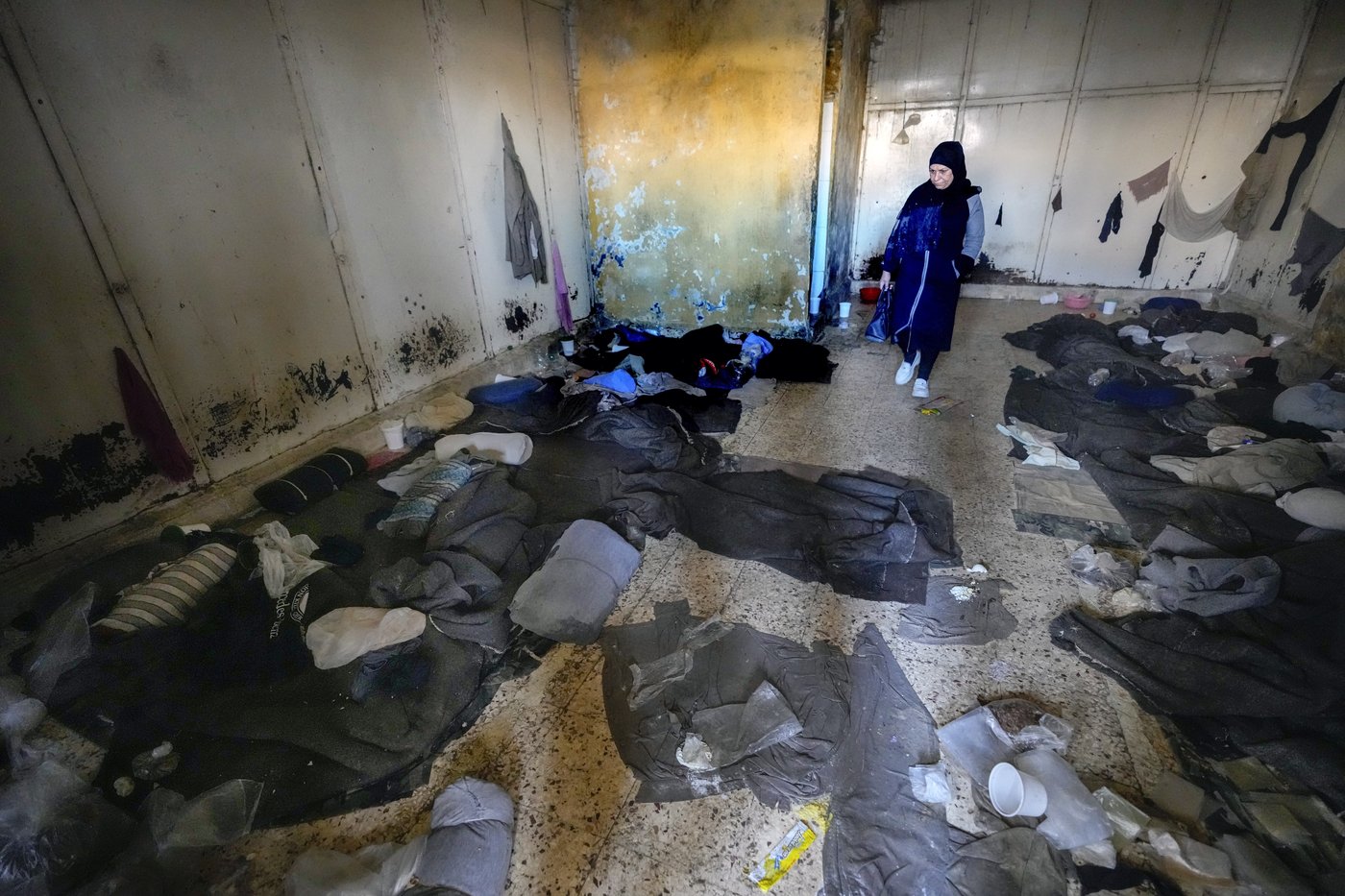 Thousands scour Syria's most horrific prison but find no sign of their loved ones | iNFOnews.ca Thousands scour Syria's most horrific prison but find no sign of their loved ones | iNFOnews.ca