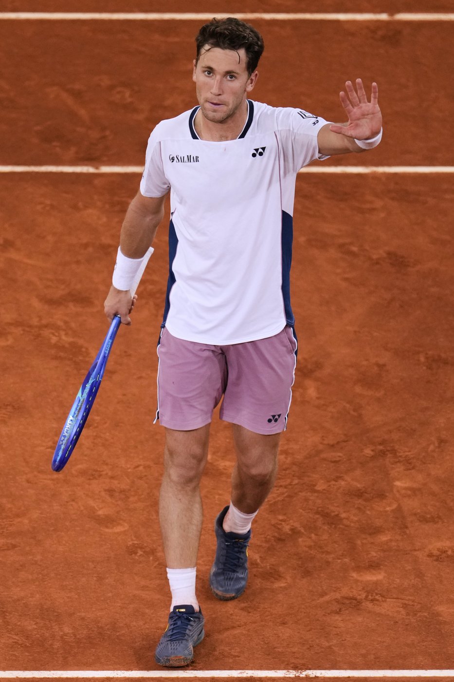 With help from painkillers, Ruud beats Cerundolo to reach Madrid Open final against Draper | iNFOnews.ca With help from painkillers, Ruud beats Cerundolo to reach Madrid Open final against Draper | iNFOnews.ca