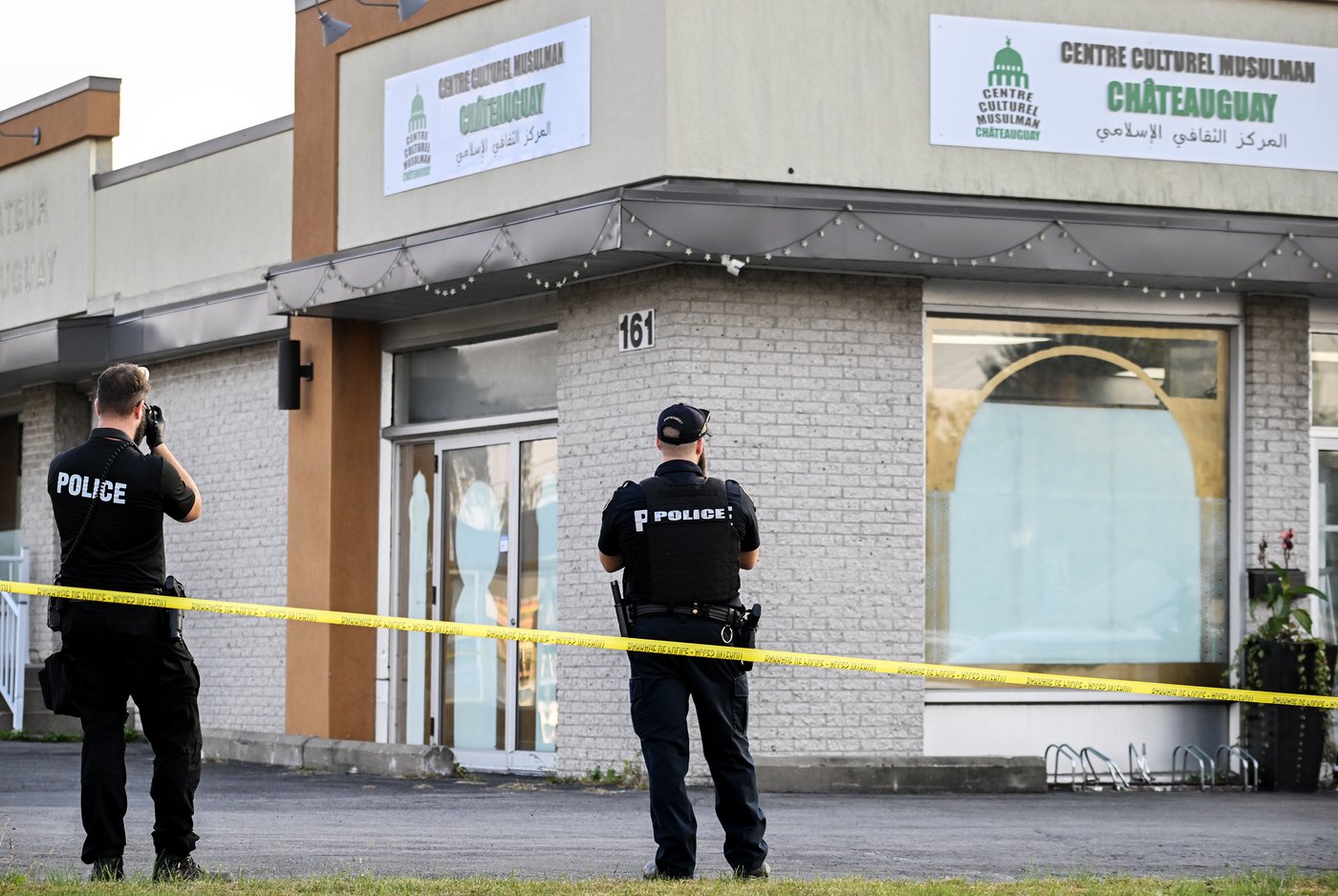 Three men injured after man enters Montreal-area mosque bearing a knife | iNFOnews.ca Three men injured after man enters Montreal-area mosque bearing a knife | iNFOnews.ca