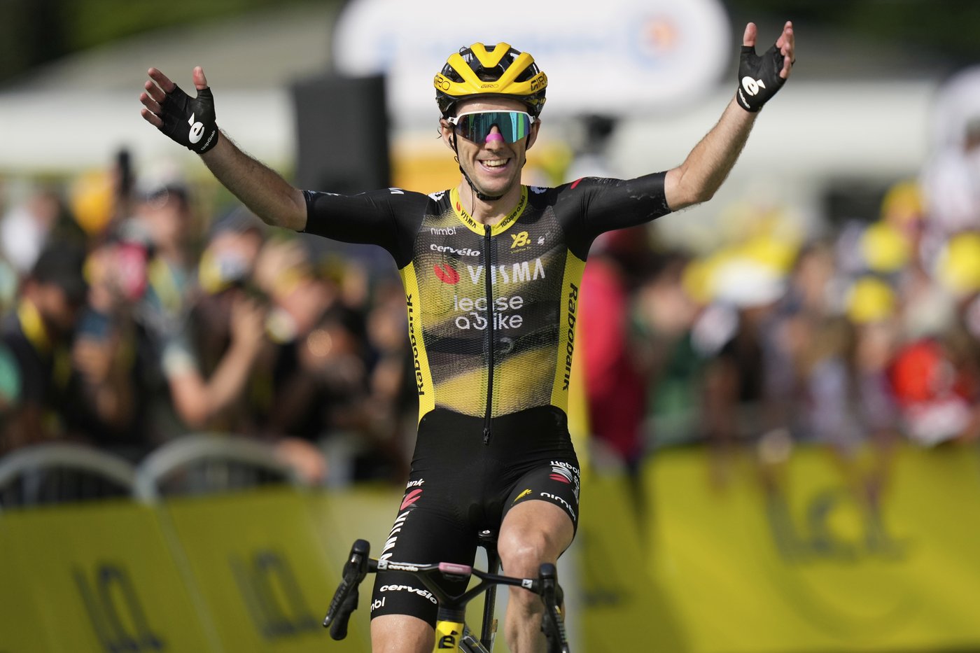Yates wins Tour de France's first mountainous stage and Healy takes yellow jersey | iNFOnews.ca