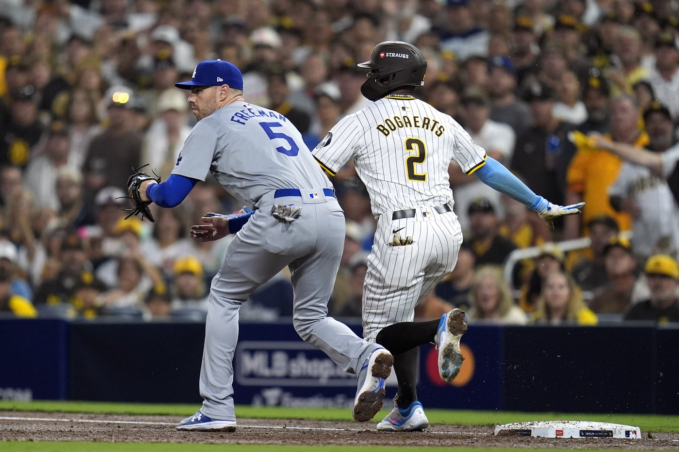 Freddie Freeman scratched from lineup as Dodgers face elimination from NLDS | iNFOnews.ca