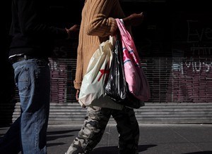 US consumer prices unchanged in June as cheaper gas offsets higher food, medical care costs | iNFOnews.ca CP19438826