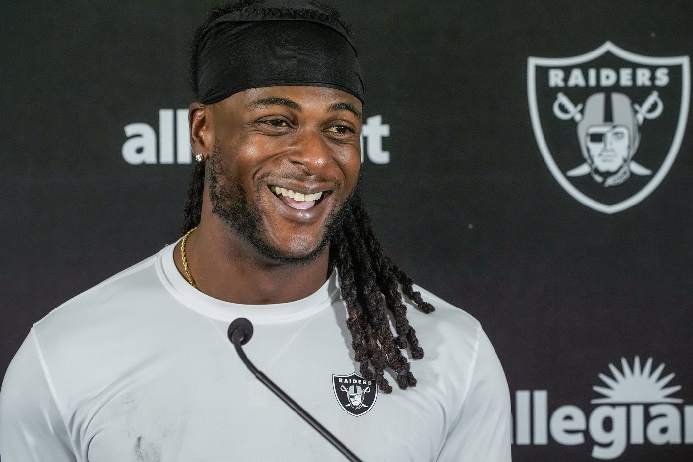 Crosby and Adams will not play against the Browns, adding to the Raiders' long injury list | iNFOnews.ca