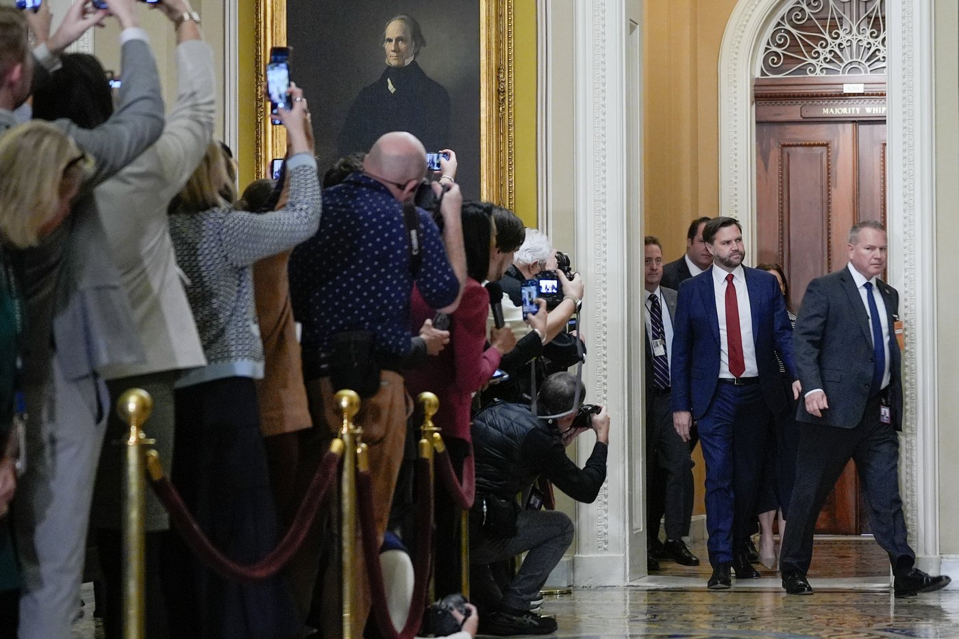 Judge extends order barring the Trump administration from firing federal workers during the shutdown | iNFOnews.ca