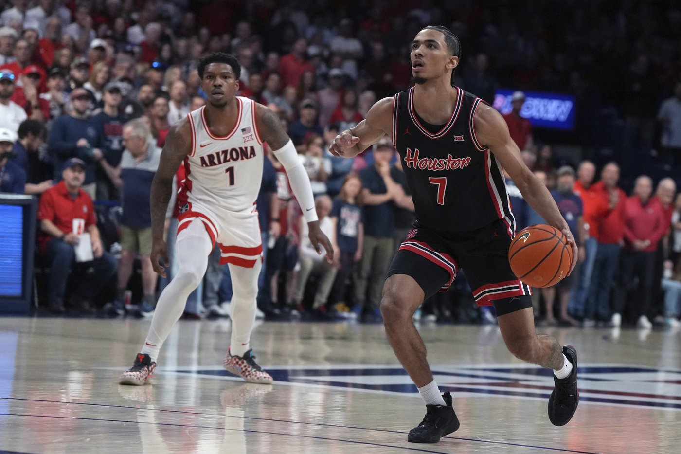Milos Uzan scores 19 as No. 6 Houston grinds out 62-58 win over No. 13 Arizona | iNFOnews.ca
