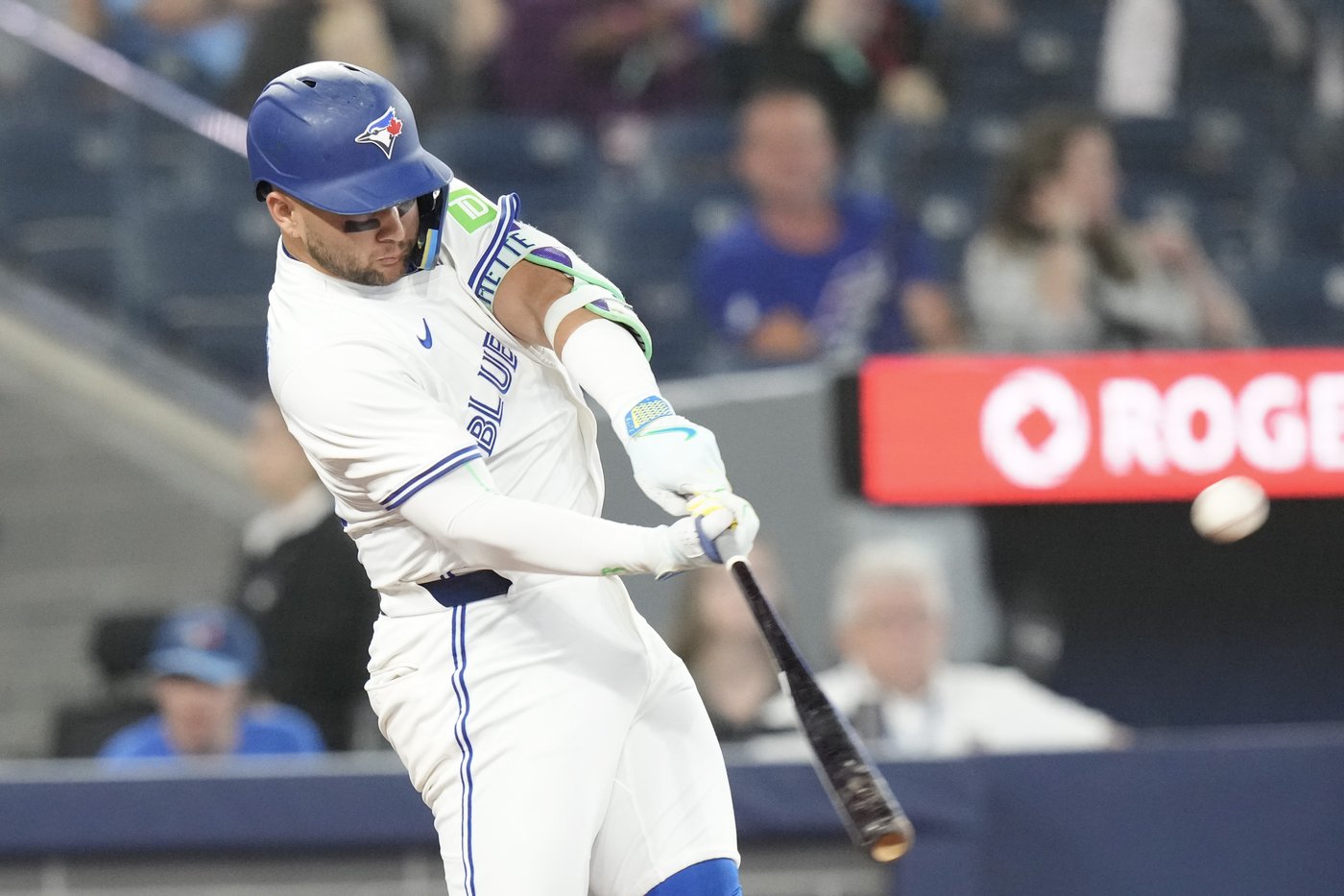 Bichette homers as Blue Jays use 14-hit attack in 9-1 rout of Phillies | iNFOnews.ca