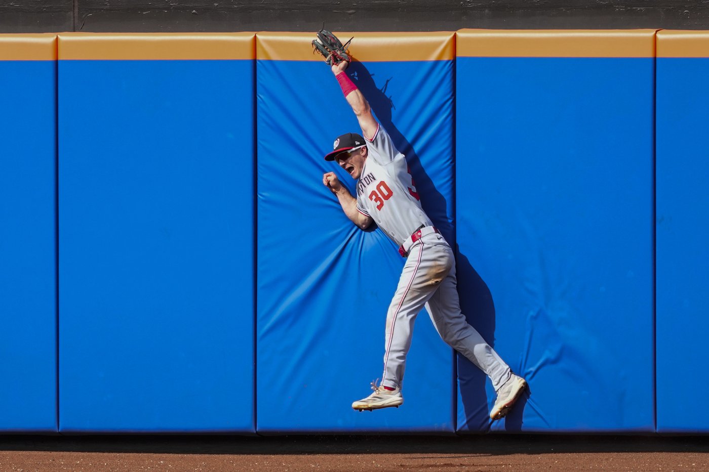 Fancy footwork: Young's spectacular catches in center lead Nationals past Mets | iNFOnews.ca