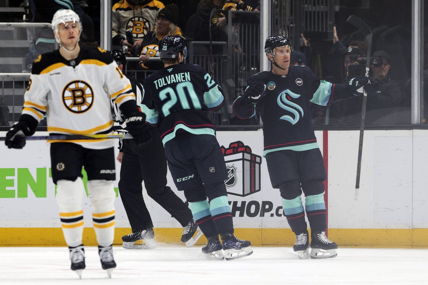 Bjorkstrand scores twice for Kraken in 5-1 win over Bruins | iNFOnews.ca