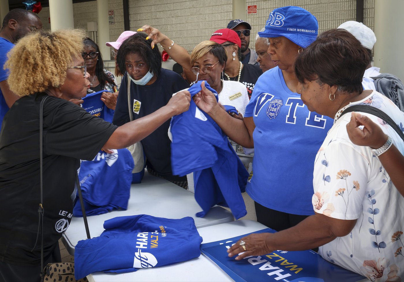 Harris, Obamas and voting rights leaders work to turn out Black voters in run-up to Election Day | iNFOnews.ca