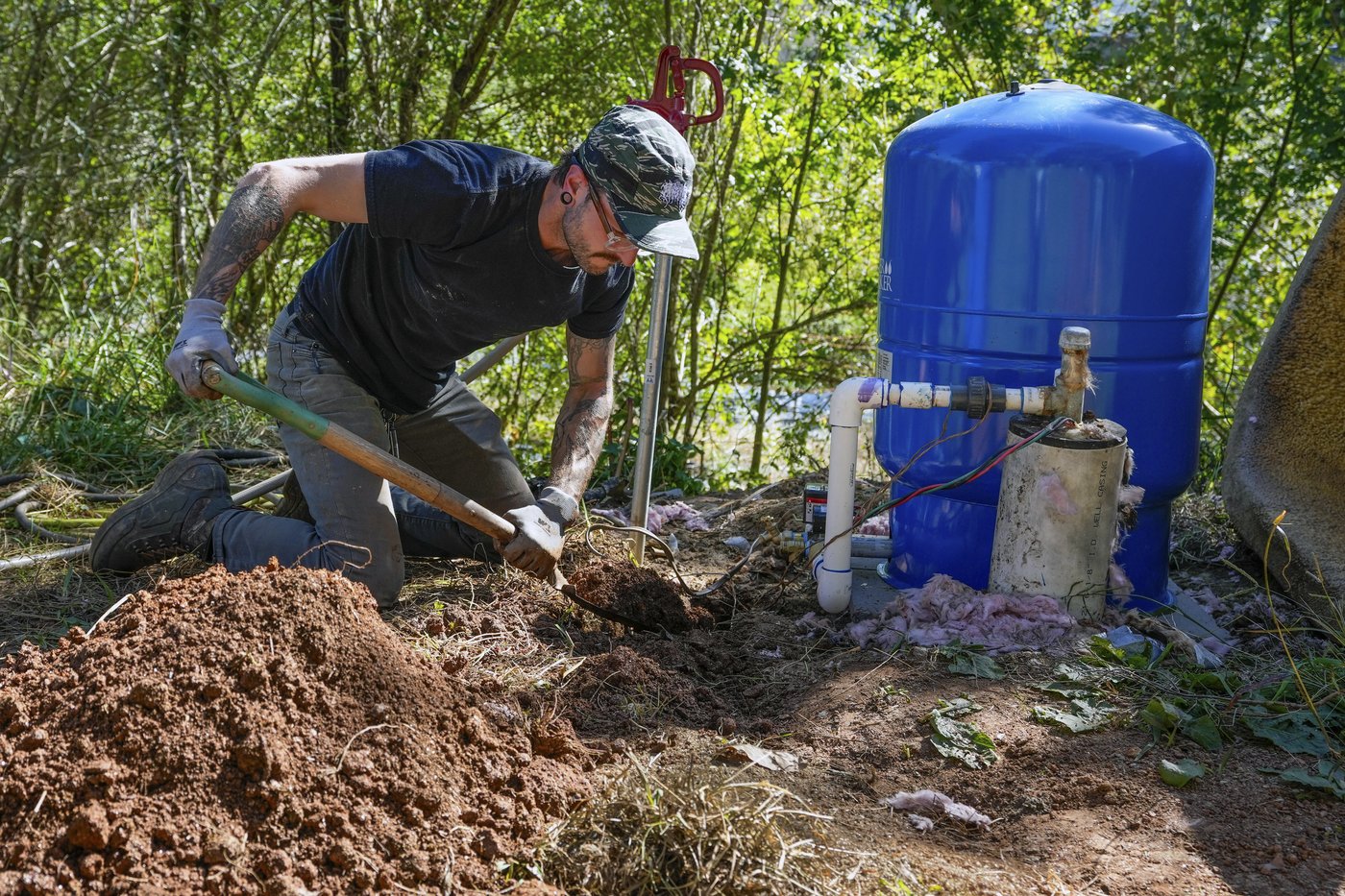 After hurricane, with no running water, residents organize to meet a basic need | iNFOnews.ca