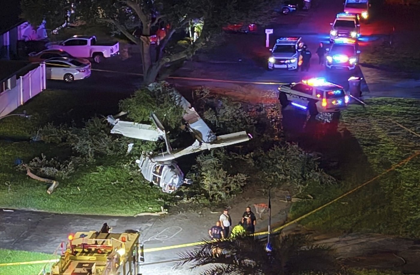 People in Florida neighborhood stop dinner, grab tools to rescue 4 people in plane crash | iNFOnews.ca People in Florida neighborhood stop dinner, grab tools to rescue 4 people in plane crash | iNFOnews.ca