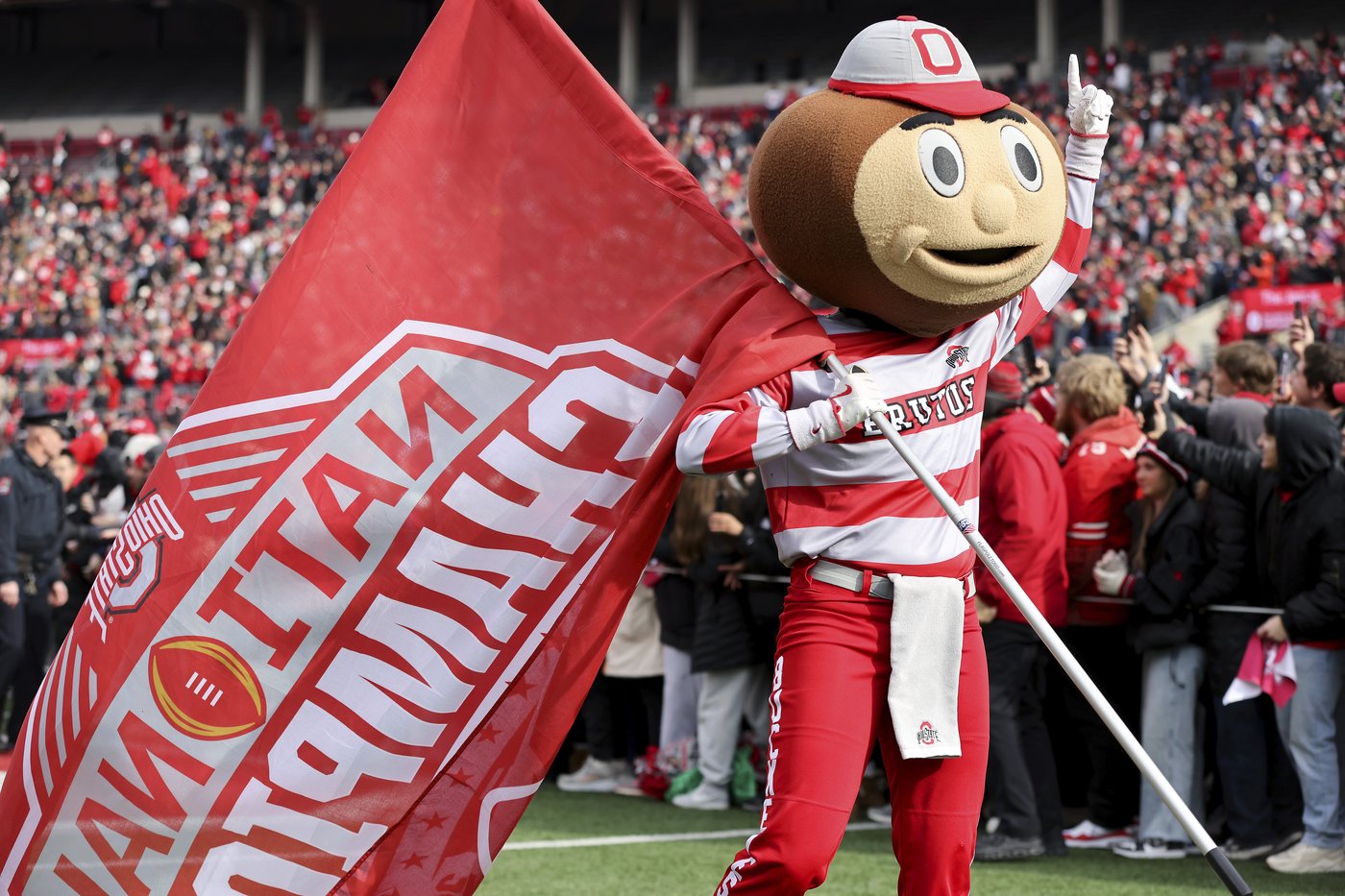 Brutus Buckeye finally gets revenge on Rufus the Bobcat during Ohio State-Ohio U game | iNFOnews.ca