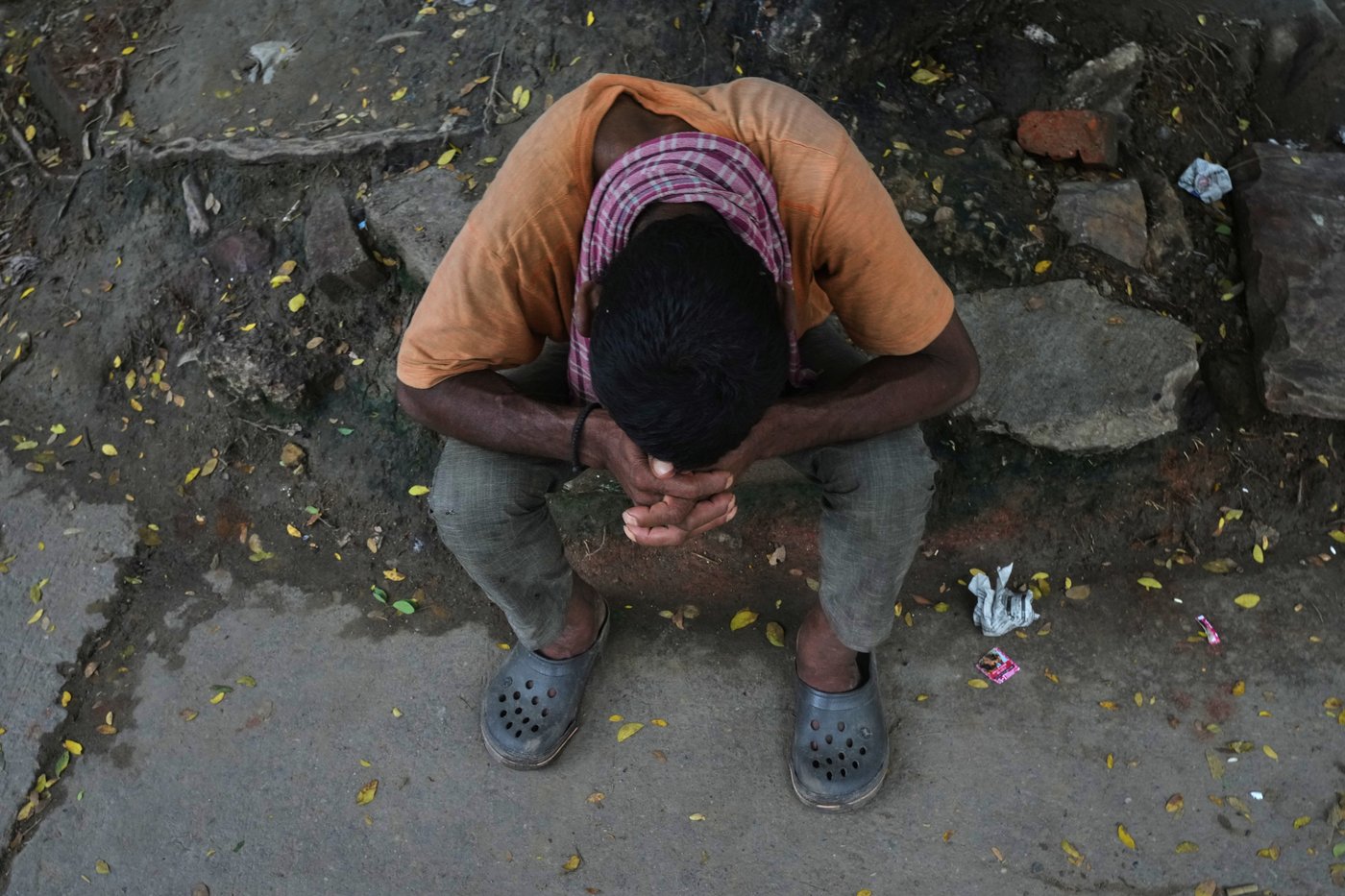 Photos of New Delhi residents on the swollen banks of the Yamuna River | iNFOnews.ca