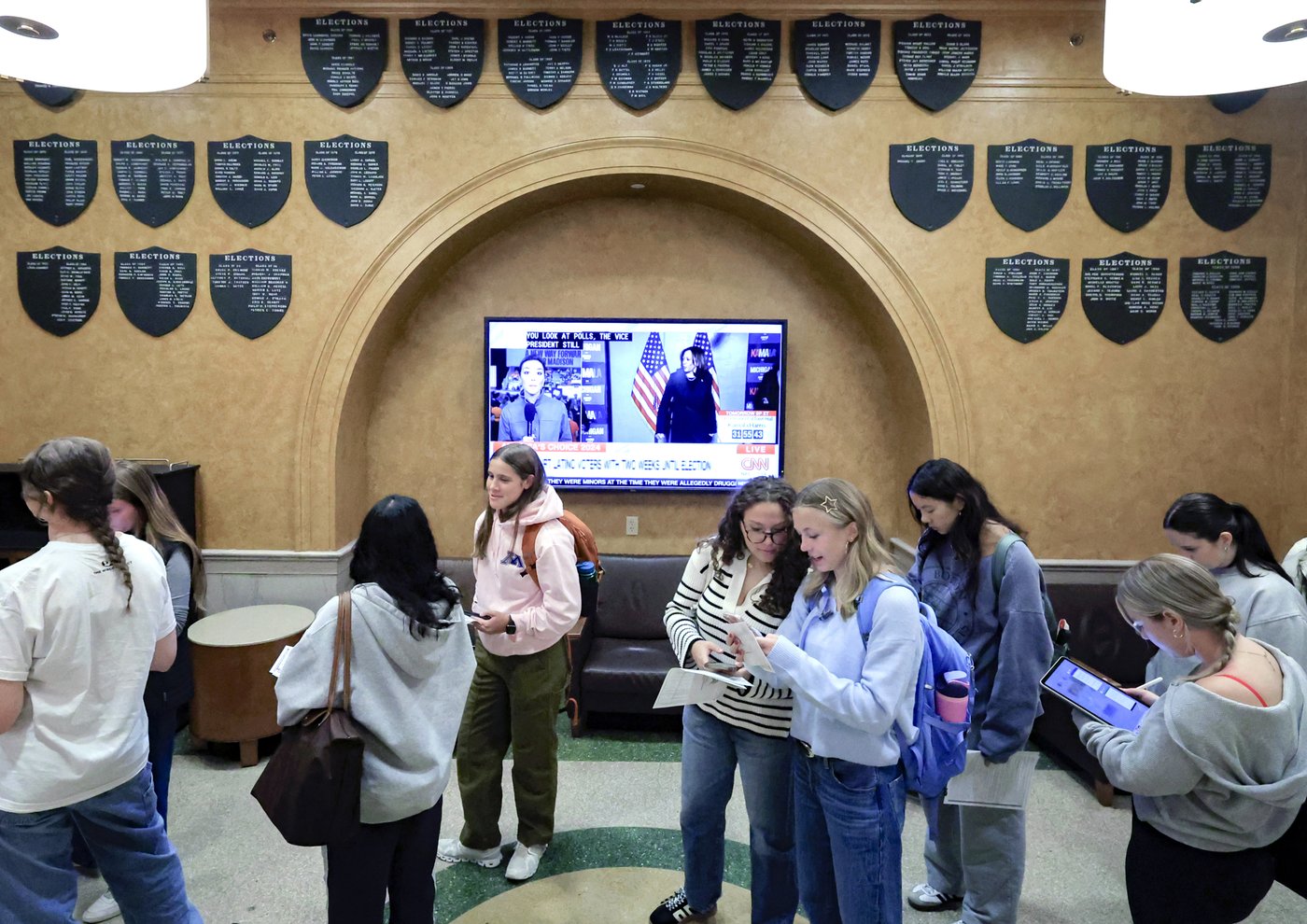 More Republicans are voting early, helping break records. Nearly 19 million ballots cast so far | iNFOnews.ca
