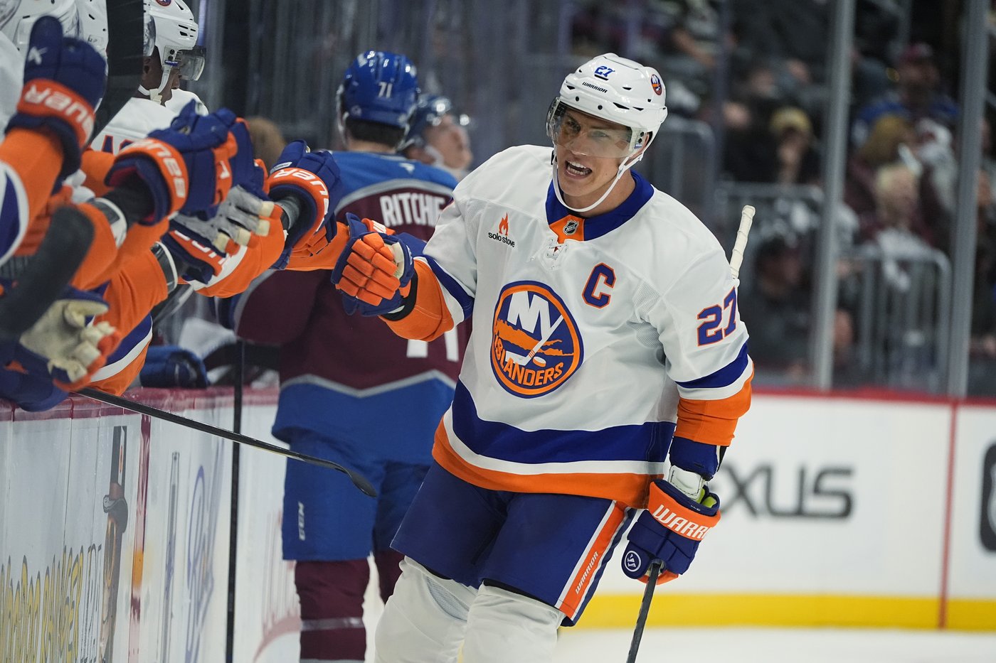 Nelson's 2 goals lifts Islanders to 6-2 win over Avalanche in Patrick Roy's return to Colorado | iNFOnews.ca Nelson's 2 goals lifts Islanders to 6-2 win over Avalanche in Patrick Roy's return to Colorado | iNFOnews.ca
