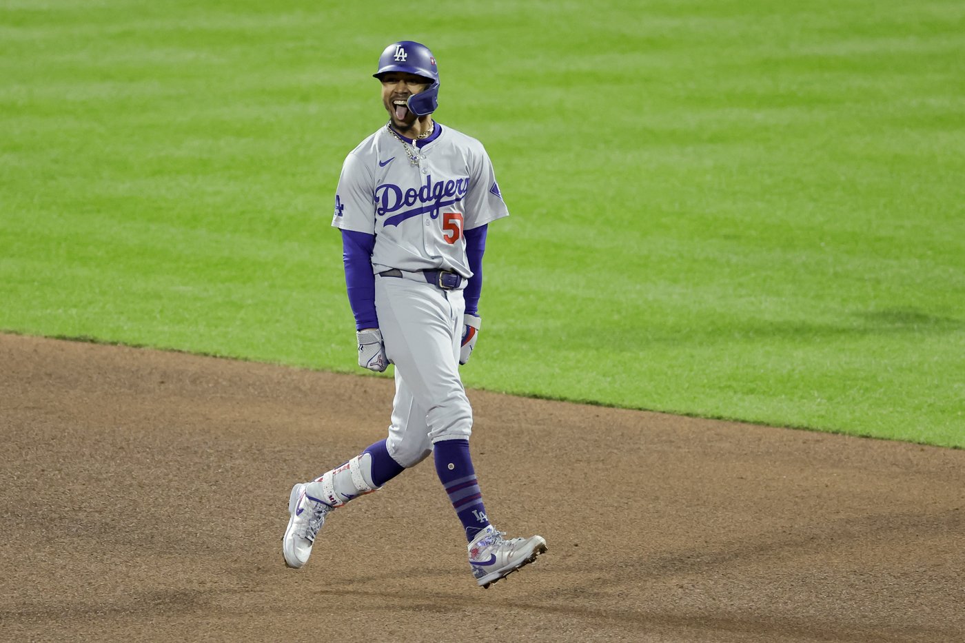 Ohtani and Betts lead Dodgers to latest blowout of Mets for 3-1 lead in lopsided NLCS | iNFOnews.ca