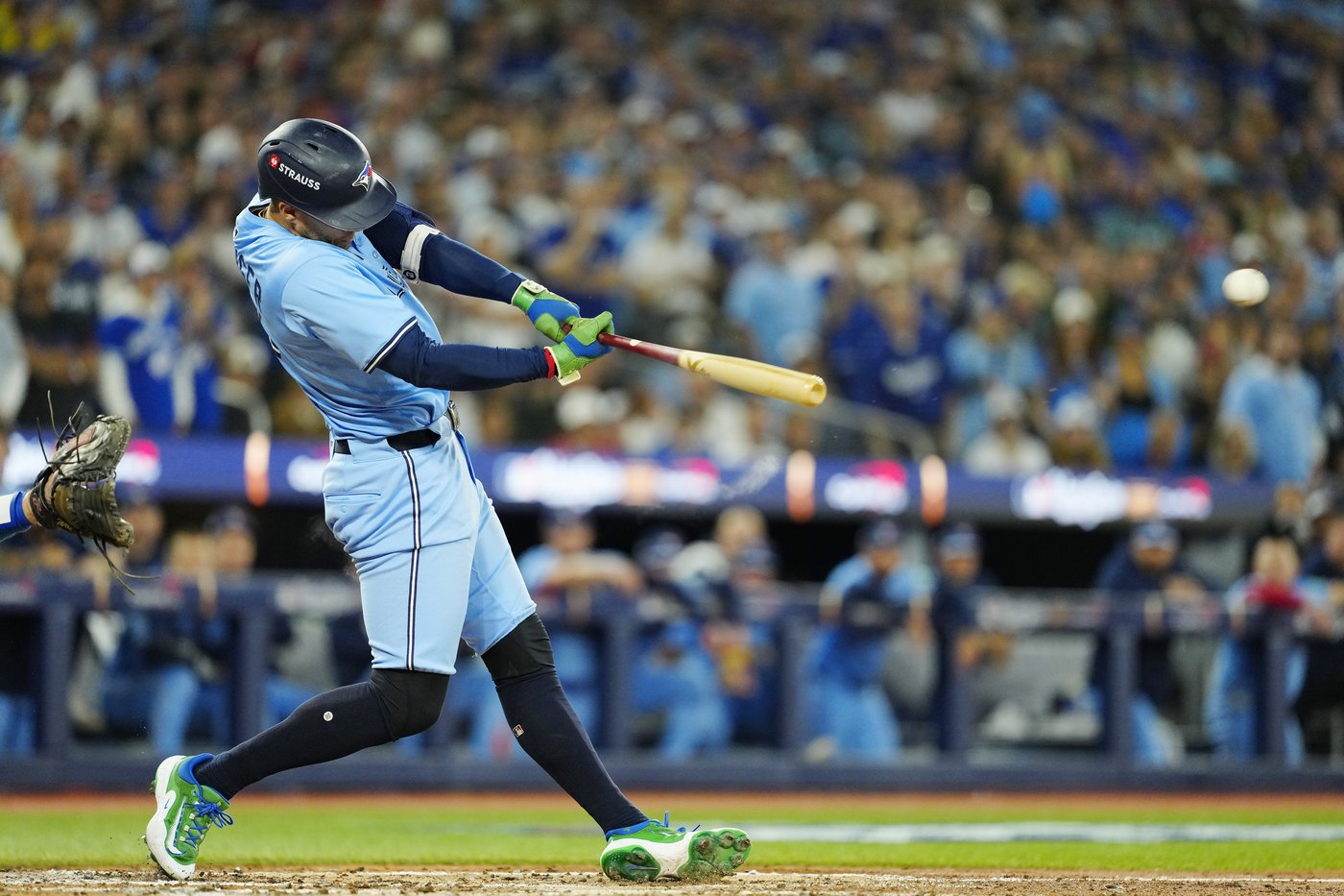 Photo Gallery: Dodgers beat Jays 3-1 to force Game 7 | iNFOnews.ca