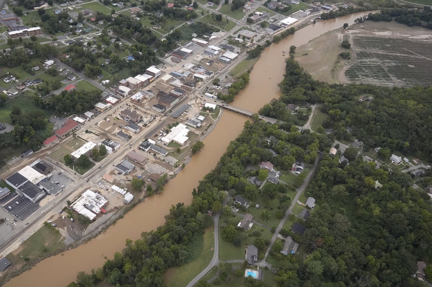 Asheville has been isolated after Helene wrecked roads and knocked out power and cell service | iNFOnews.ca