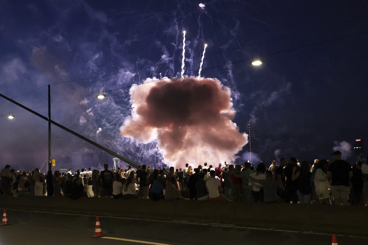 19 injured after fireworks show goes awry at fair in western Germany | iNFOnews.ca