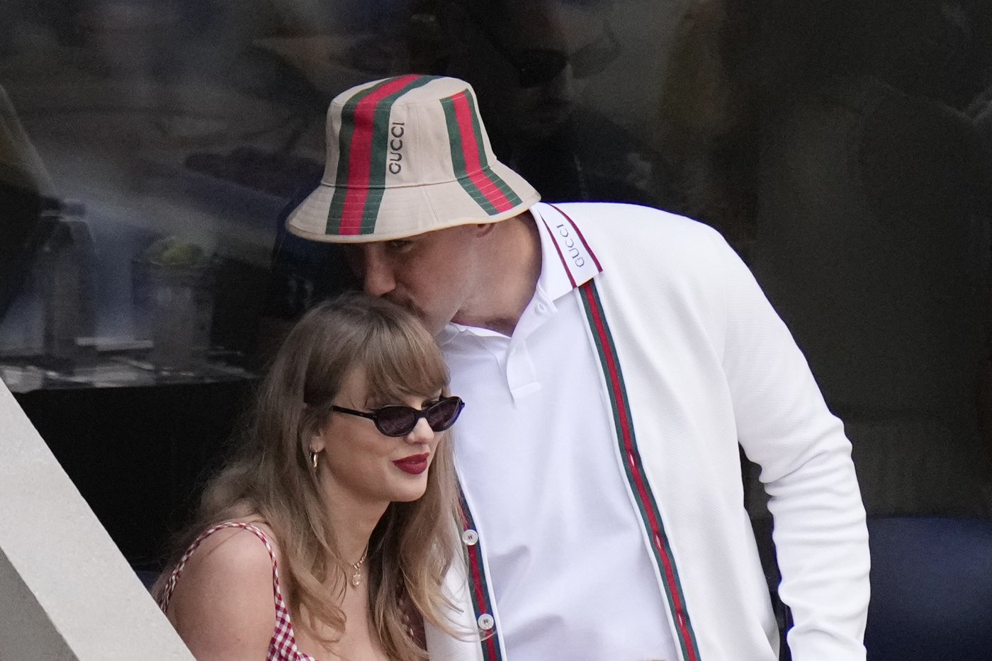Dispatcher shakes it off after announcing Taylor Swift and Travis Kelce's engagement over scanner | iNFOnews.ca
