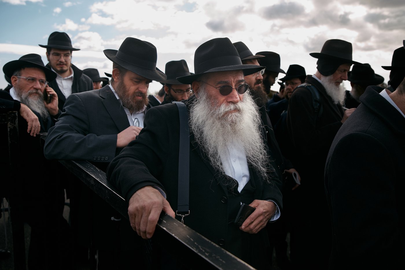 Photos of Hasidic Jewish rabbis praying at resting place of 'the Rebbe' in New York | iNFOnews.ca