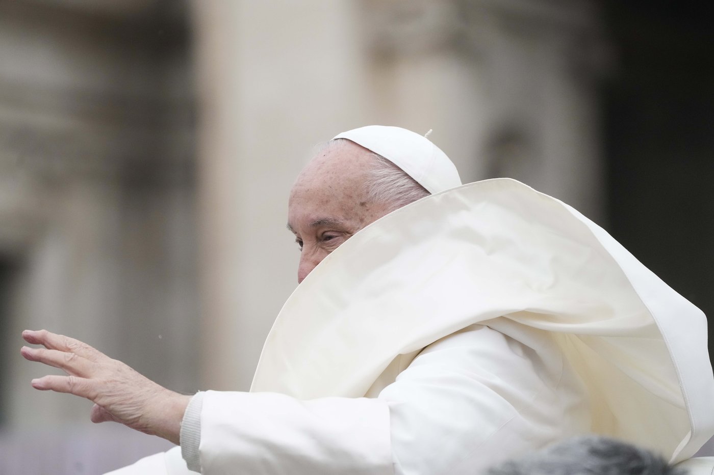 Pope approves new papal funeral rites to simplify ritual, allow for burial outside the Vatican | iNFOnews.ca