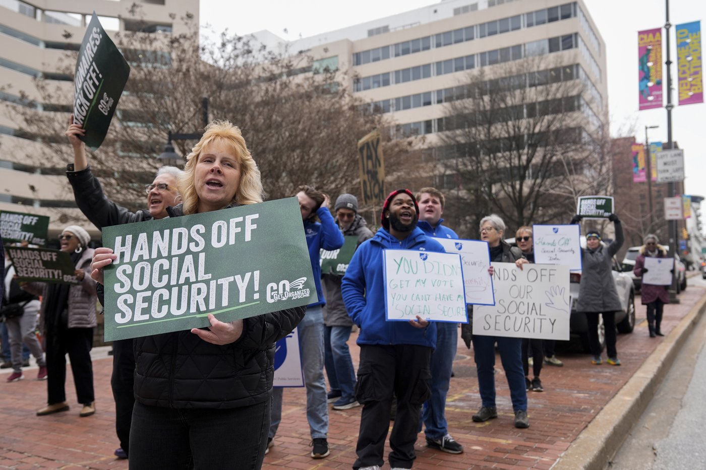 Social Security lists thousands of living immigrants as dead to prompt them to leave, AP sources say | iNFOnews.ca