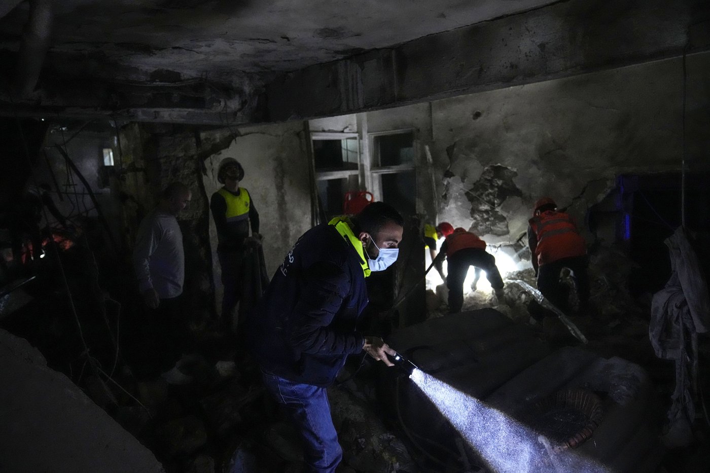 Israeli airstrike hits central Beirut near key government buildings and embassies | iNFOnews.ca Israeli airstrike hits central Beirut near key government buildings and embassies | iNFOnews.ca