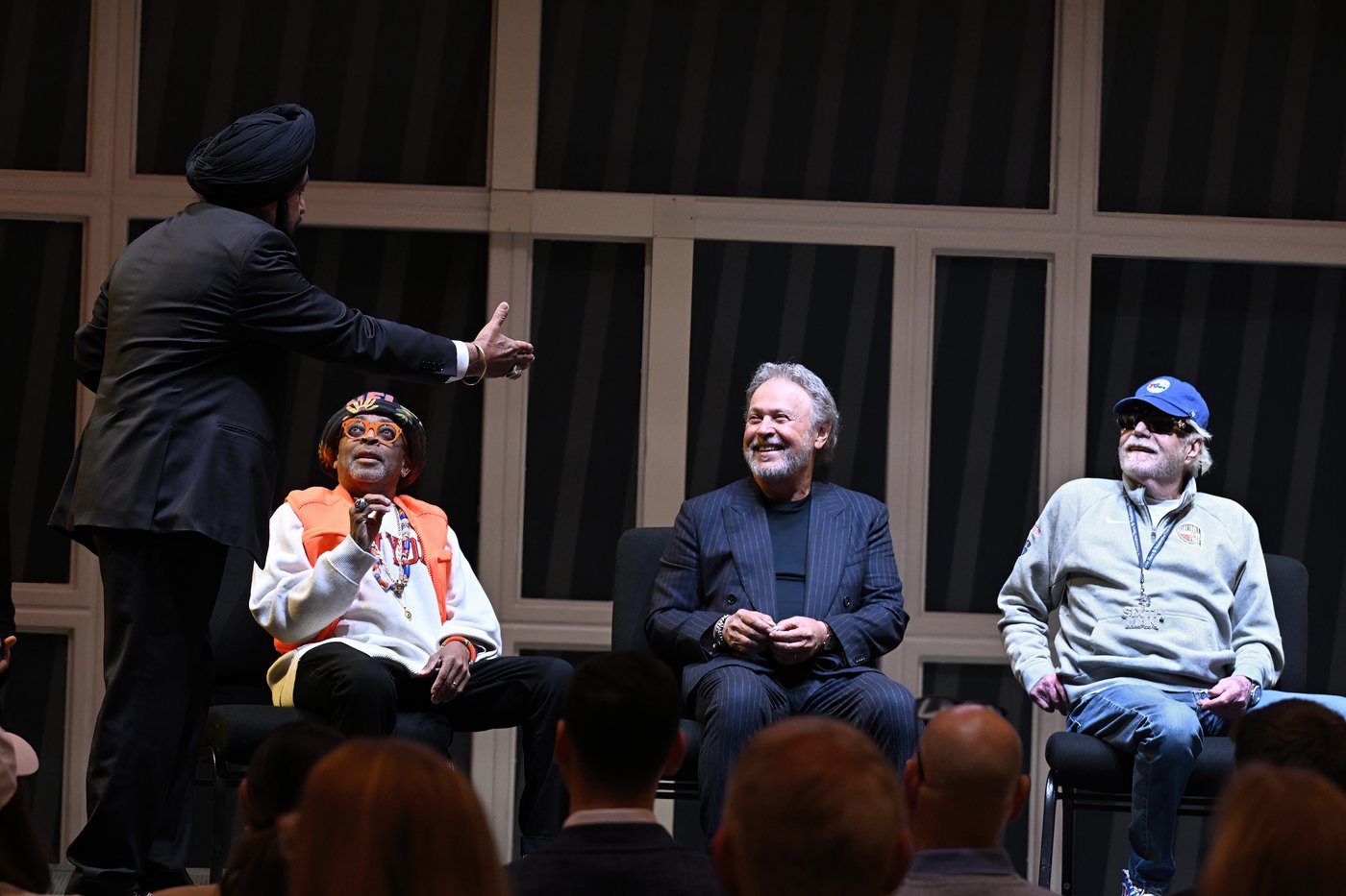 Billy Crystal and Spike Lee take their places at the Hall of Fame as basketball superfans | iNFOnews.ca
