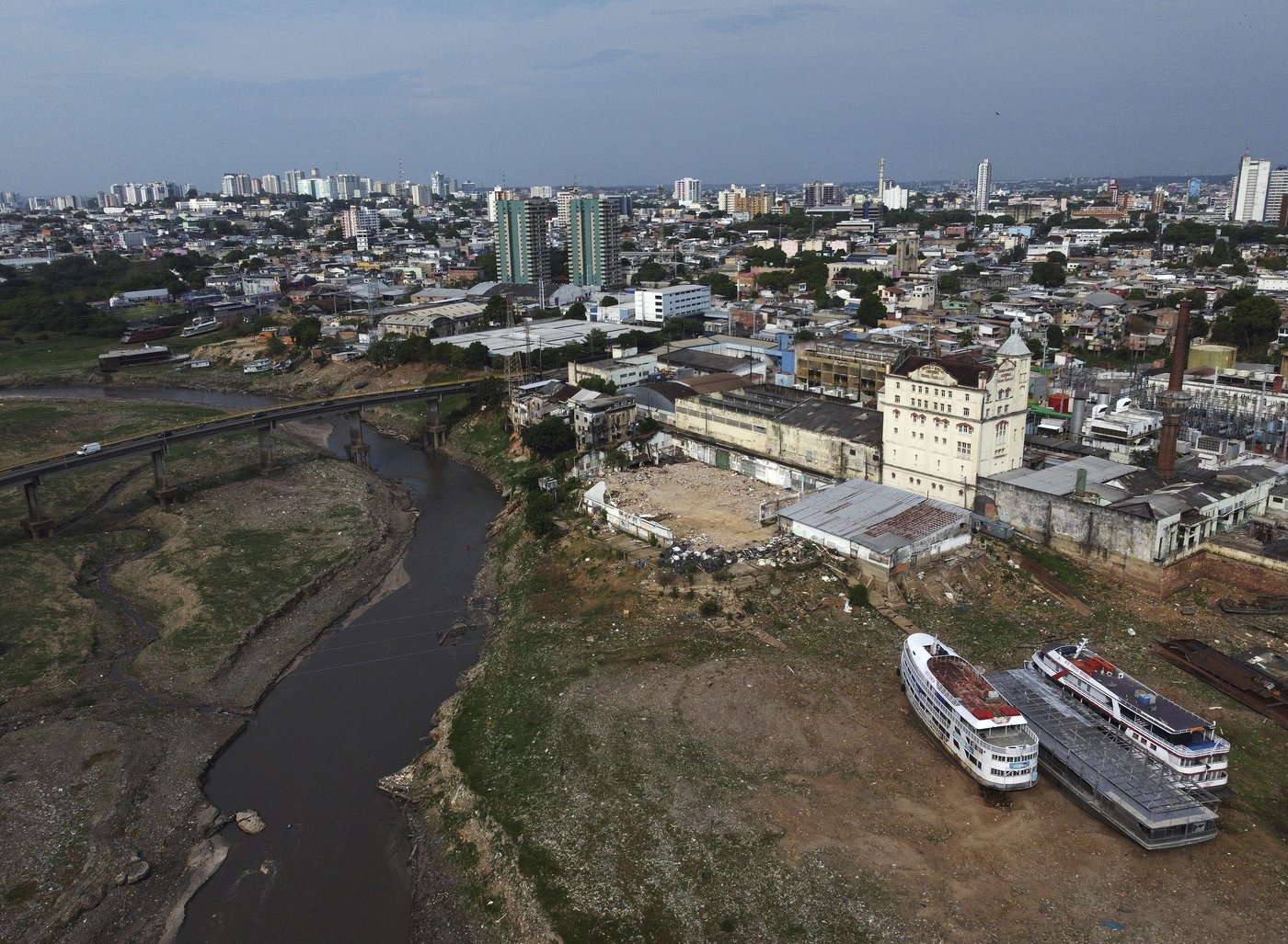 Dramatic images show drought's toll on Amazon and its rivers | iNFOnews.ca