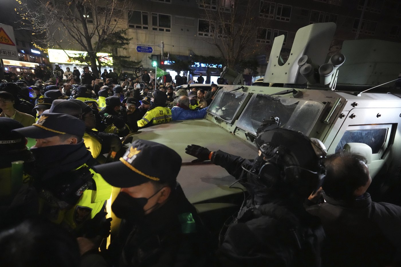 South Korea's opposition party urges Yoon to resign or face impeachment over martial law decree | iNFOnews.ca South Korea's opposition party urges Yoon to resign or face impeachment over martial law decree | iNFOnews.ca
