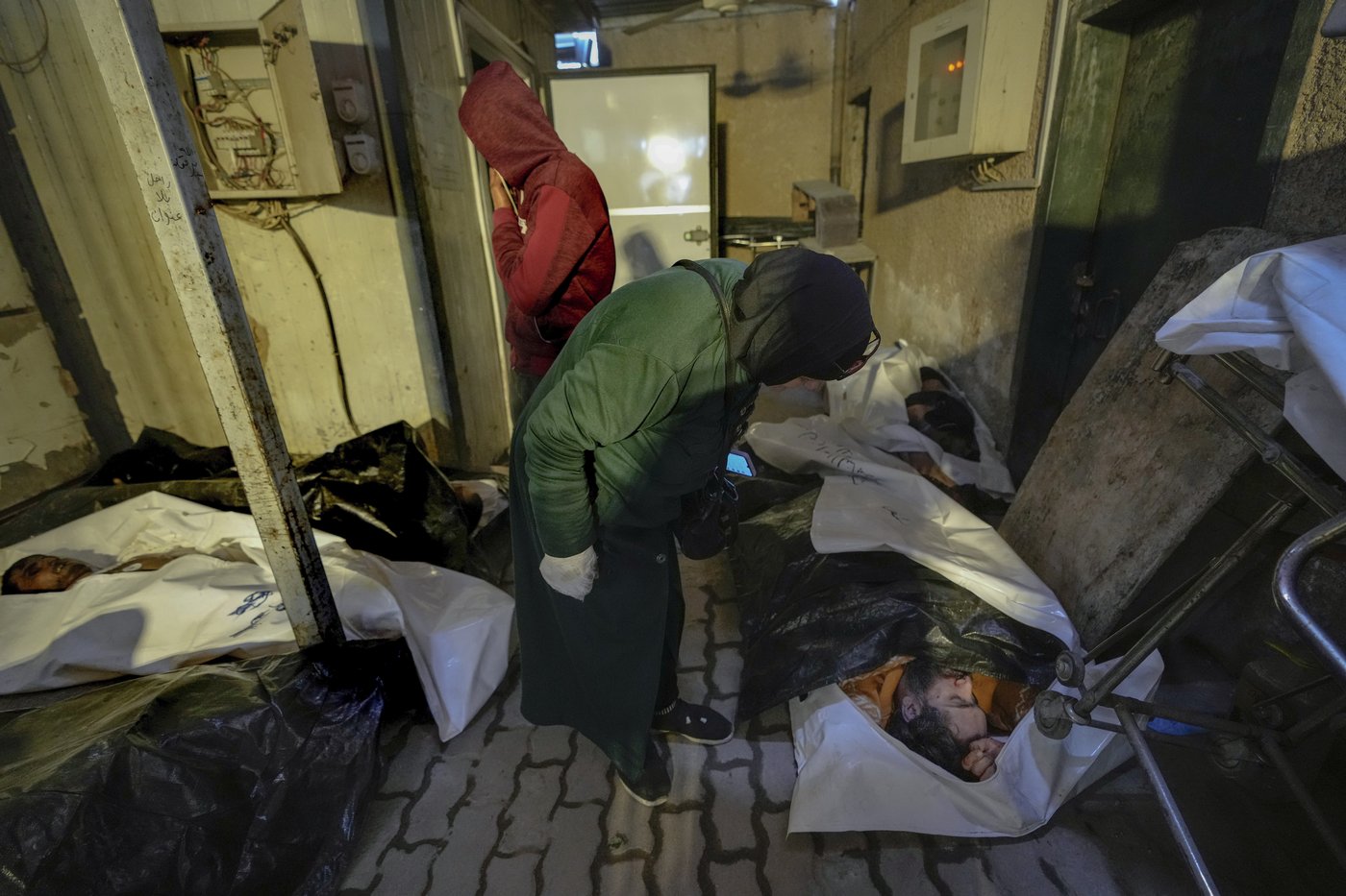 Syrians flock to morgues looking for loved ones who perished in Assad's prisons | iNFOnews.ca Syrians flock to morgues looking for loved ones who perished in Assad's prisons | iNFOnews.ca