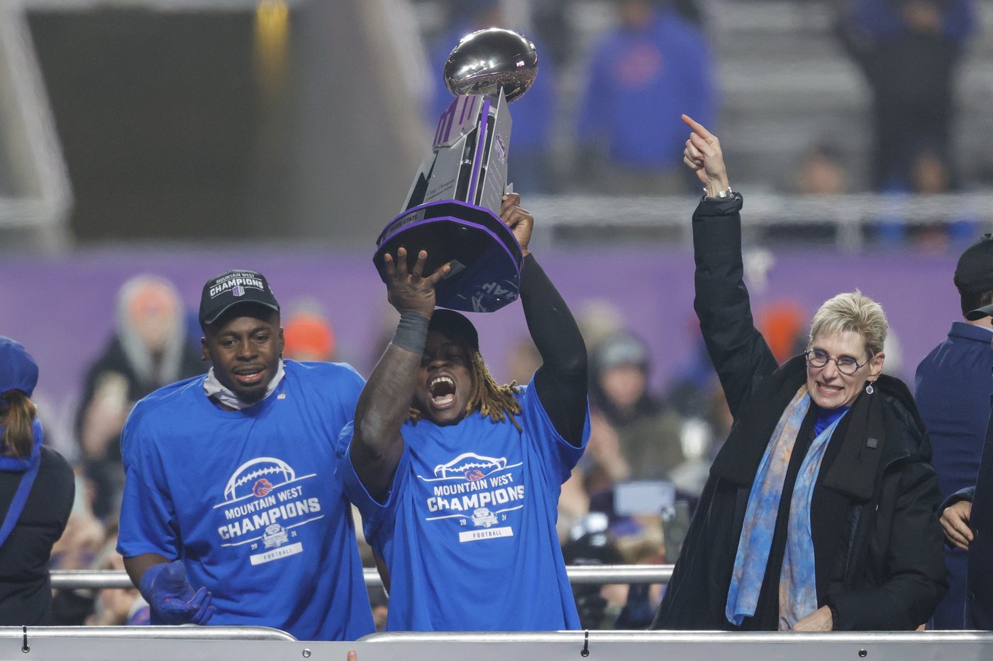 No. 10 Boise State grabs CFP spot, beating No. 19 UNLV 21-7 in Mountain West championship | iNFOnews.ca No. 10 Boise State grabs CFP spot, beating No. 19 UNLV 21-7 in Mountain West championship | iNFOnews.ca