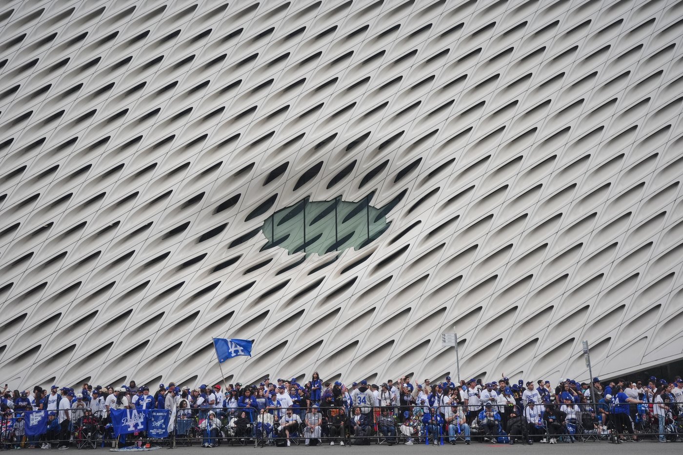 Top photos from the World Series parade in Los Angeles | iNFOnews.ca