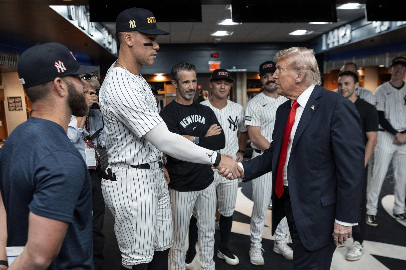 Trump draws cheers and boos while marking 9/11 by attending a New York Yankees game | iNFOnews.ca