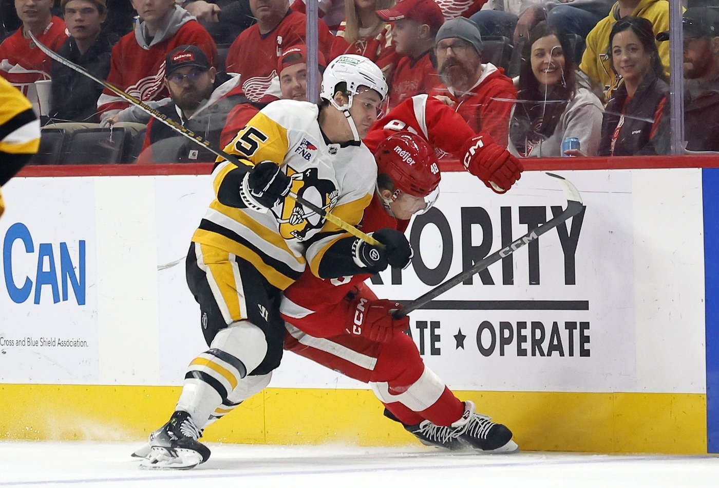 Compher's power-play goal lifts Red Wings past Penguins 4-2 | iNFOnews.ca Compher's power-play goal lifts Red Wings past Penguins 4-2 | iNFOnews.ca