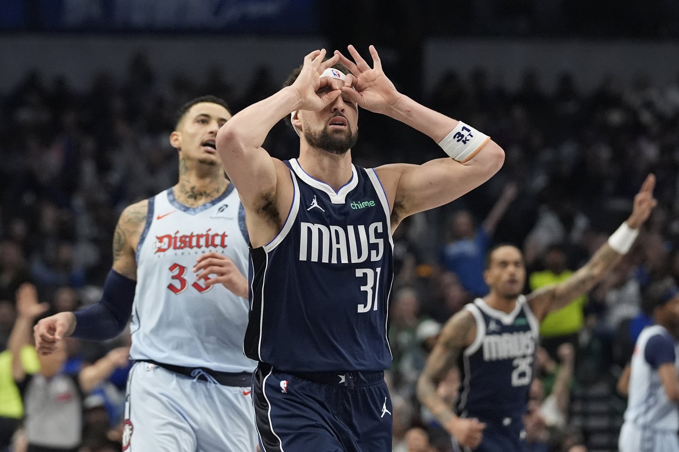 Klay Thompson makes 7 3s in 1st quarter as Mavs breeze past NBA-worst Wizards 130-108 | iNFOnews.ca