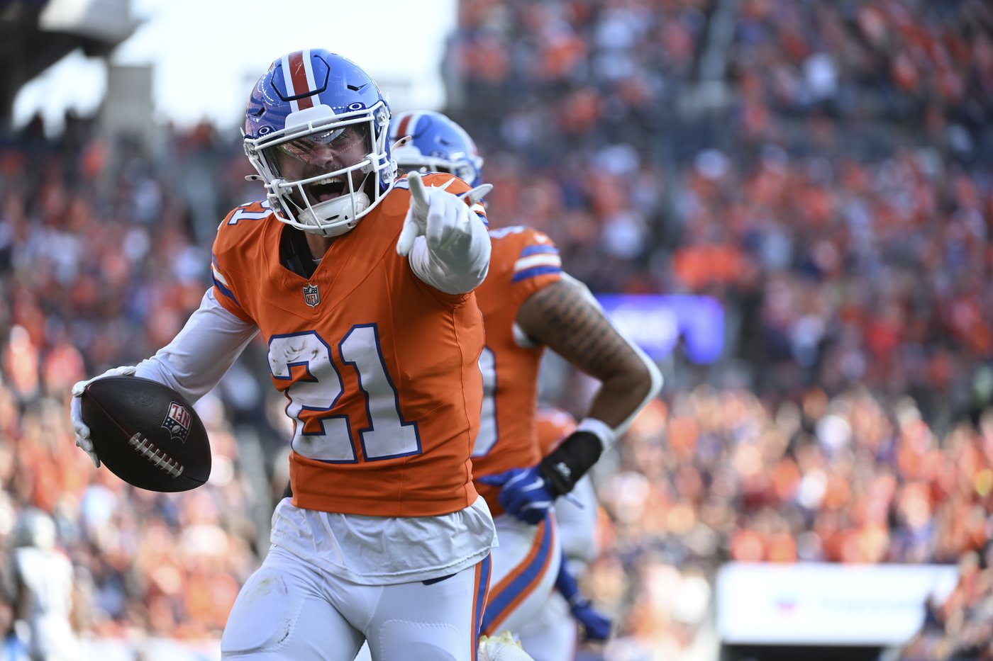 Raiders see 8-game win streak vs. Broncos end in 34-18 loss amid penalties, turnovers and drama | iNFOnews.ca Raiders see 8-game win streak vs. Broncos end in 34-18 loss amid penalties, turnovers and drama | iNFOnews.ca