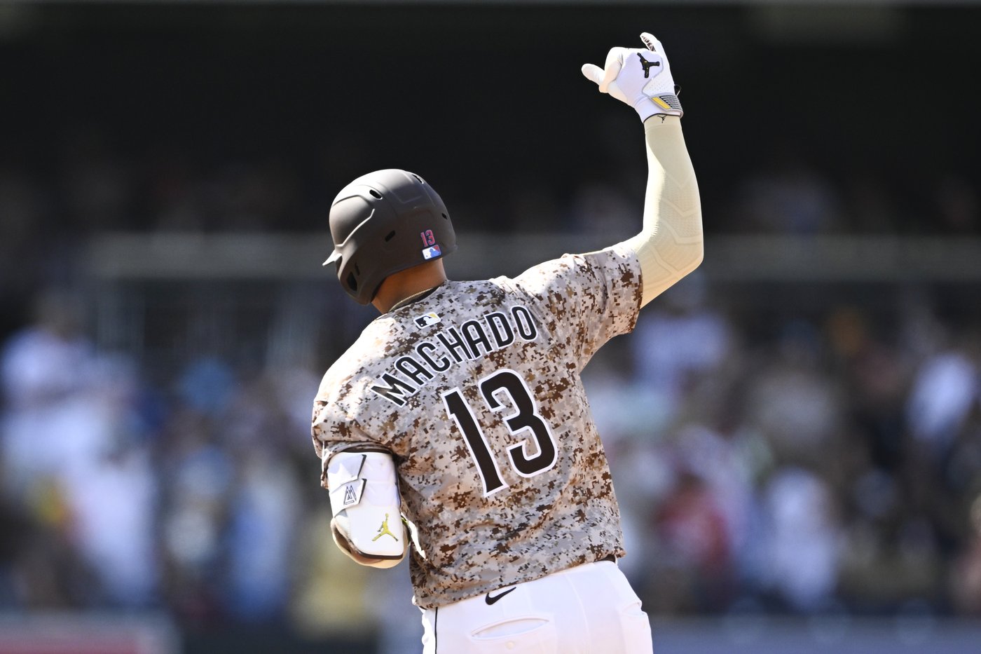 Padres slugger Manny Machado gets his 2,000th career hit | iNFOnews.ca