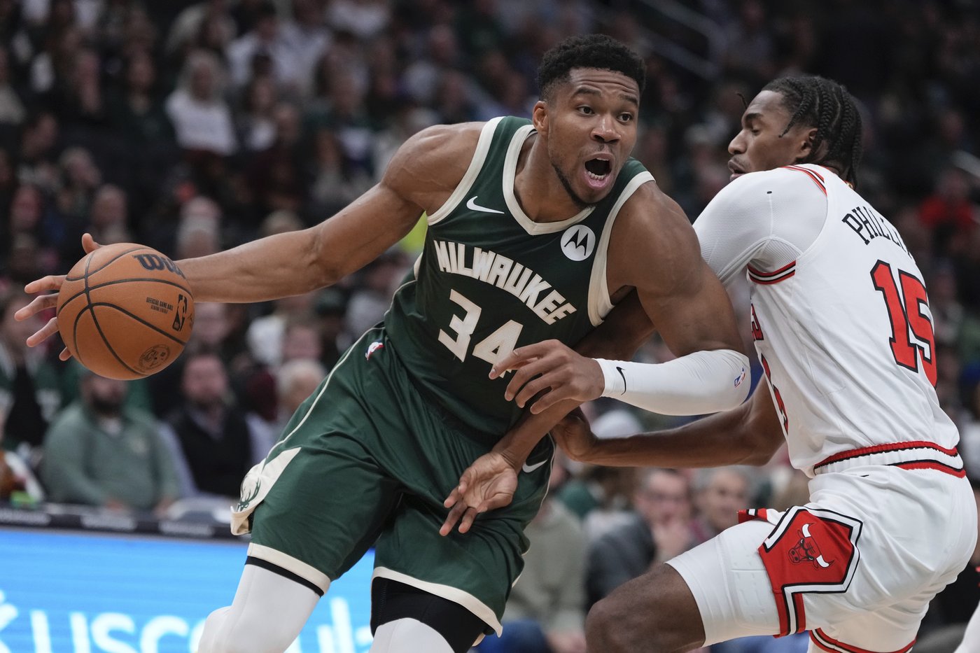 Coby White scores 35, Bulls roll past Bucks 133-122 to get in the win column | iNFOnews.ca