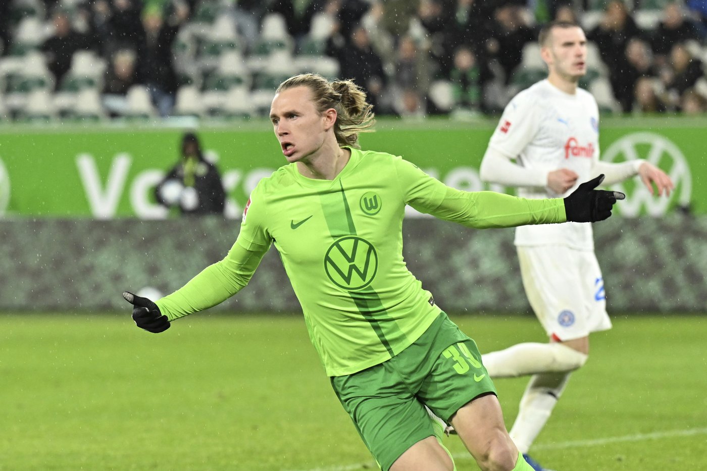 Holsten Kiel strikes late to grab point at Wolfsburg and end road losing streak | iNFOnews.ca Holsten Kiel strikes late to grab point at Wolfsburg and end road losing streak | iNFOnews.ca