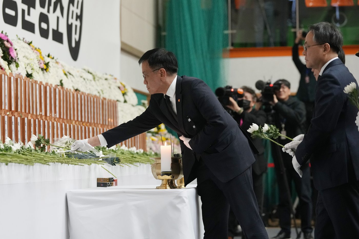 South Korea to inspect Boeing aircraft as it struggles to find cause of plane crash that killed 179 | iNFOnews.ca South Korea to inspect Boeing aircraft as it struggles to find cause of plane crash that killed 179 | iNFOnews.ca