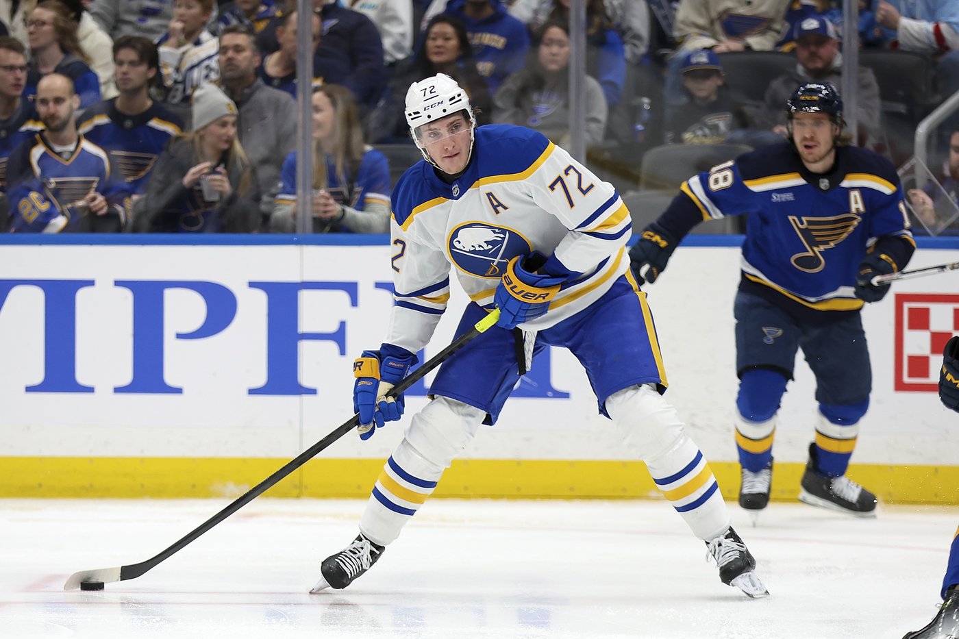Sabres get power-play goals from Zucker and Thompson in 4-2 win over the Blues | iNFOnews.ca